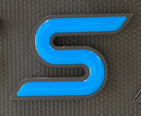 'S' Perspex backed badge with Gel inlay