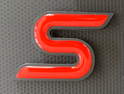 'S' Perspex backed badge with Gel inlay